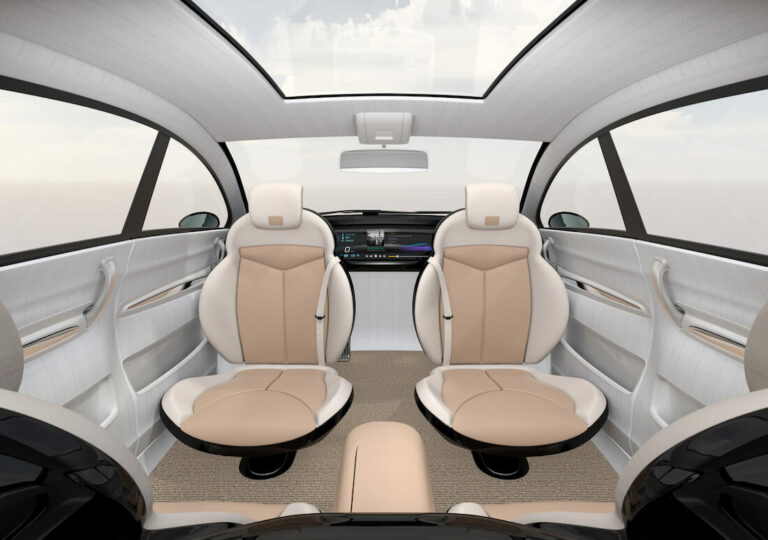 Concept d'un intérieur de véhicule autonome, avec sièges avant et arrière en face à face