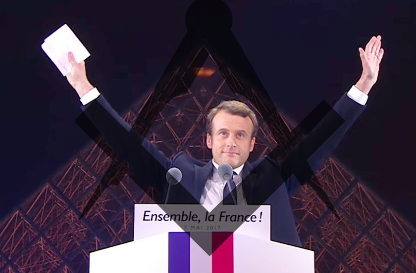 Macron compas equerre pyramide du Louvres