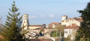 vue du village, église et tout Jeanne d'Albret