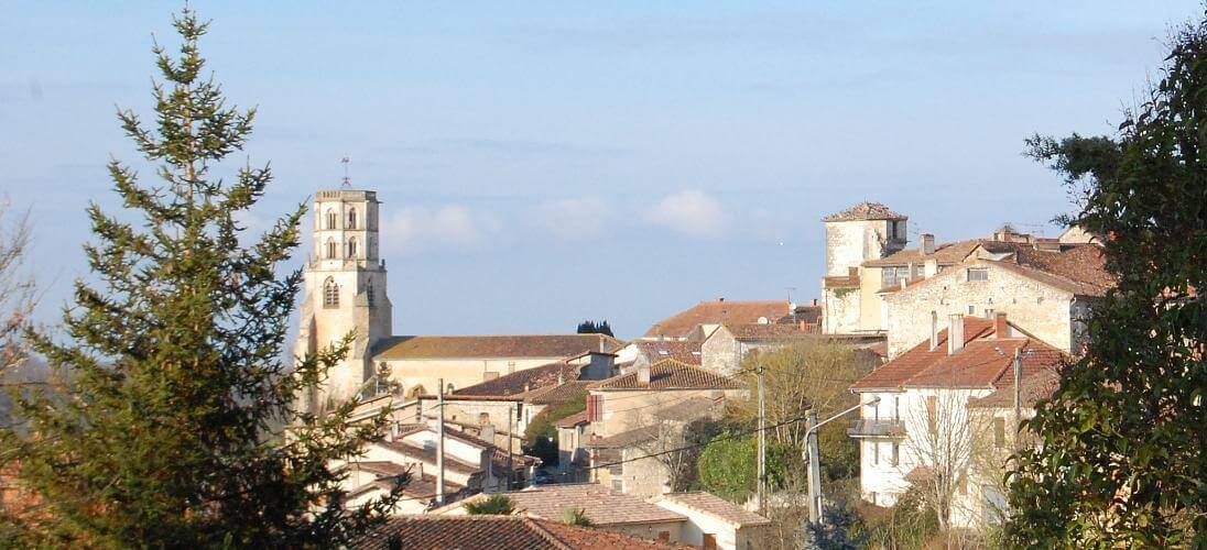 vue du village, église et tout Jeanne d'Albret
